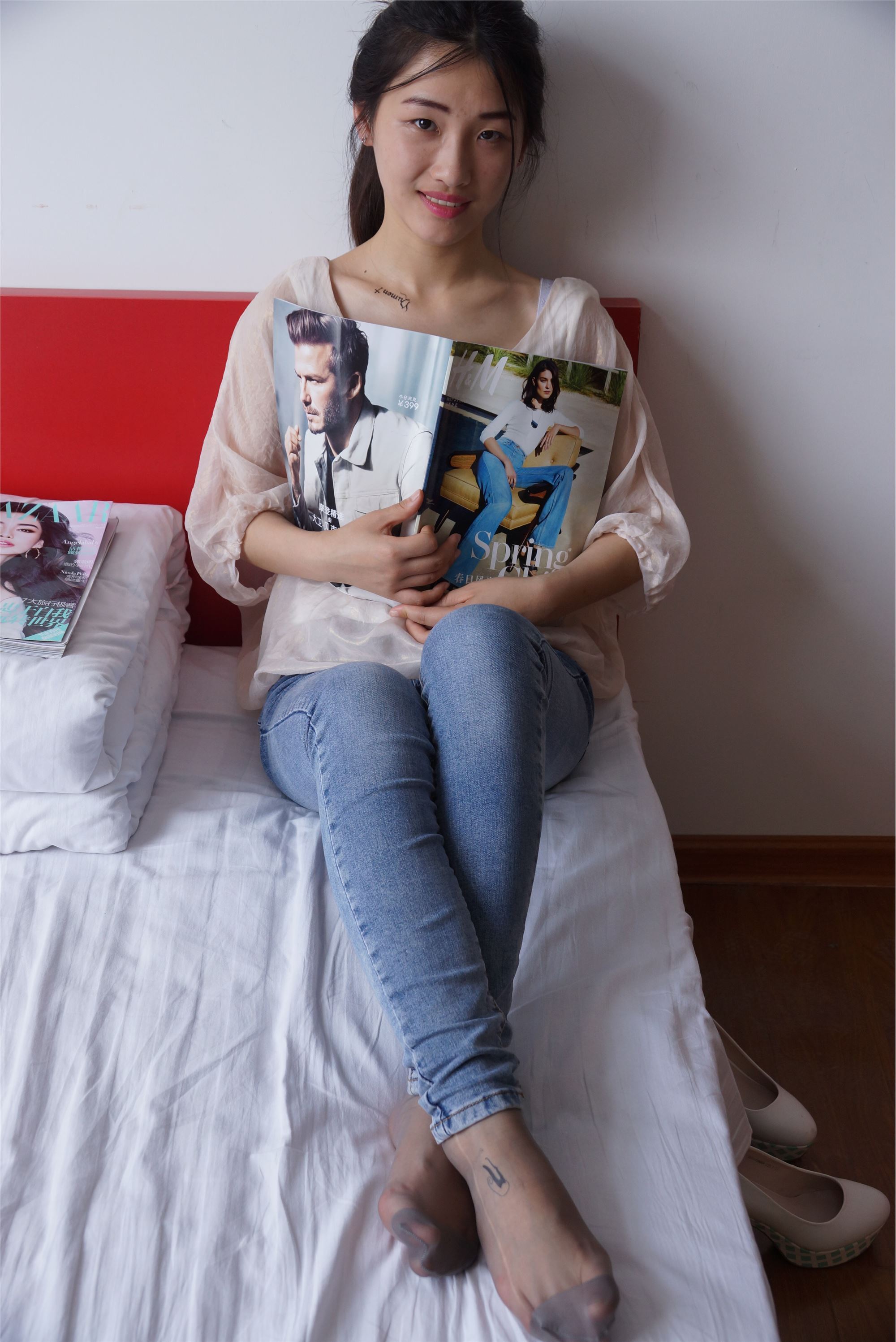 自由摄影 No.005 惬意的周末经典短灰丝陪你看看书